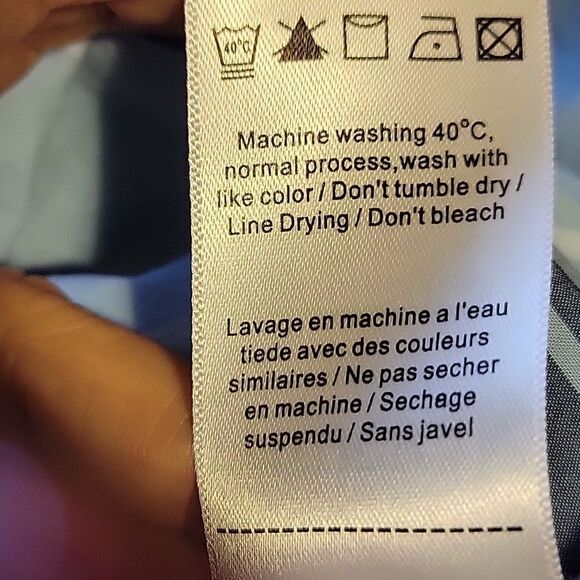 UNTUCKit for her. Size 4. - Picture 4 of 5